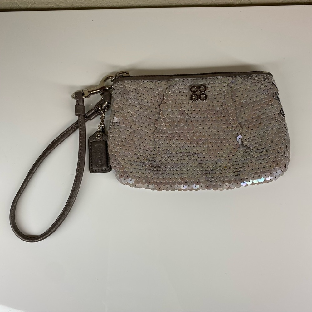 Coach Poppy Sequin
Wristlet